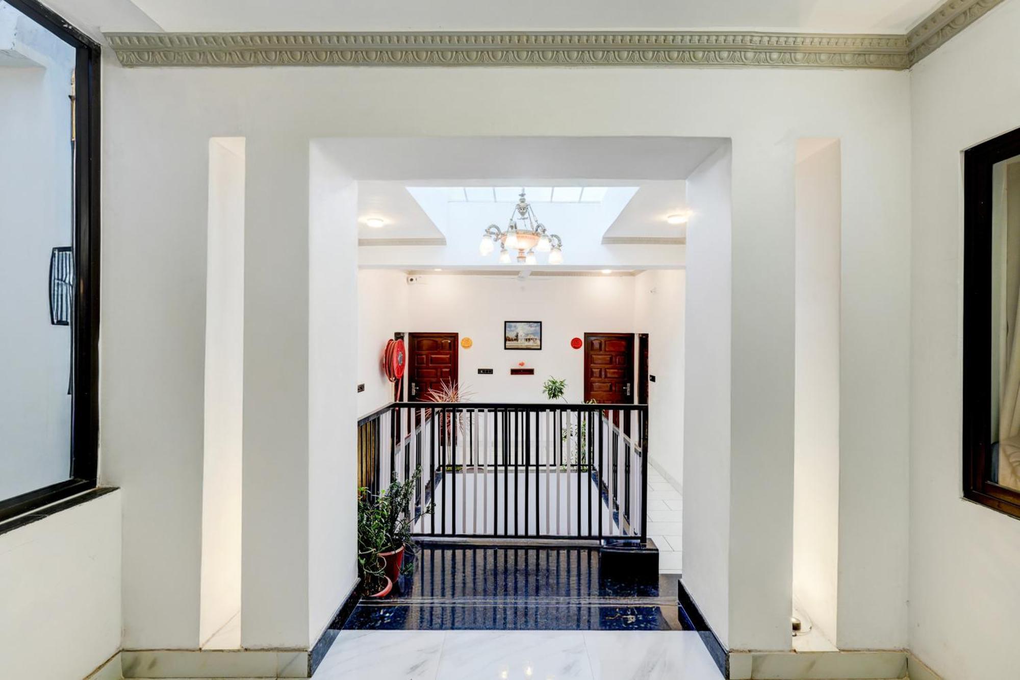 Hotel O Lake N Hill View Удайпур Екстериор снимка
