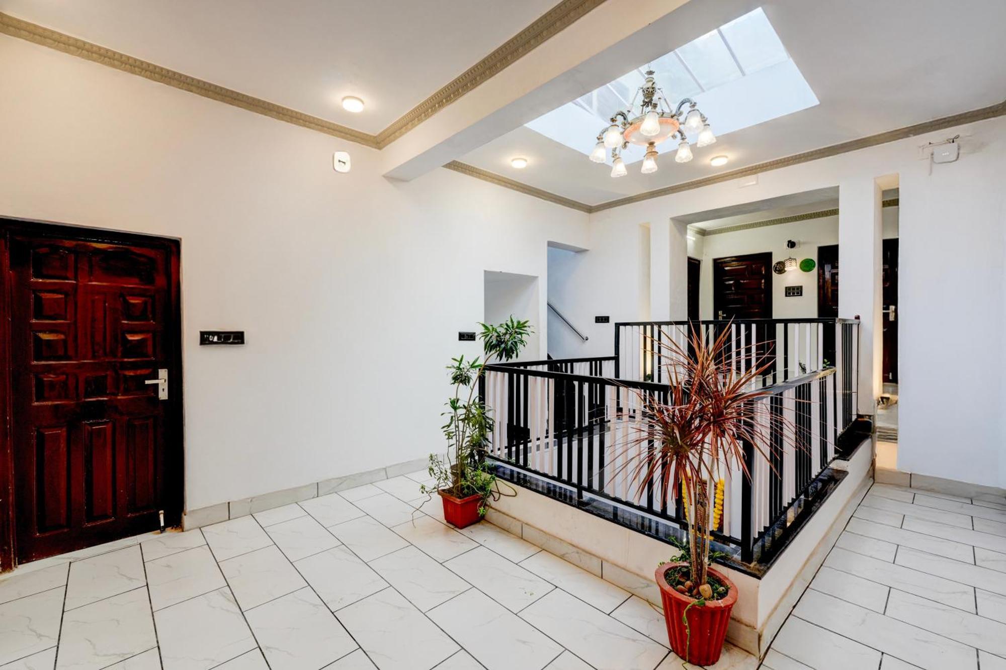 Hotel O Lake N Hill View Удайпур Екстериор снимка