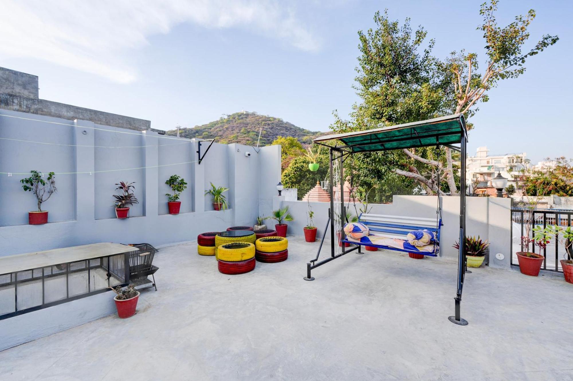 Hotel O Lake N Hill View Удайпур Екстериор снимка
