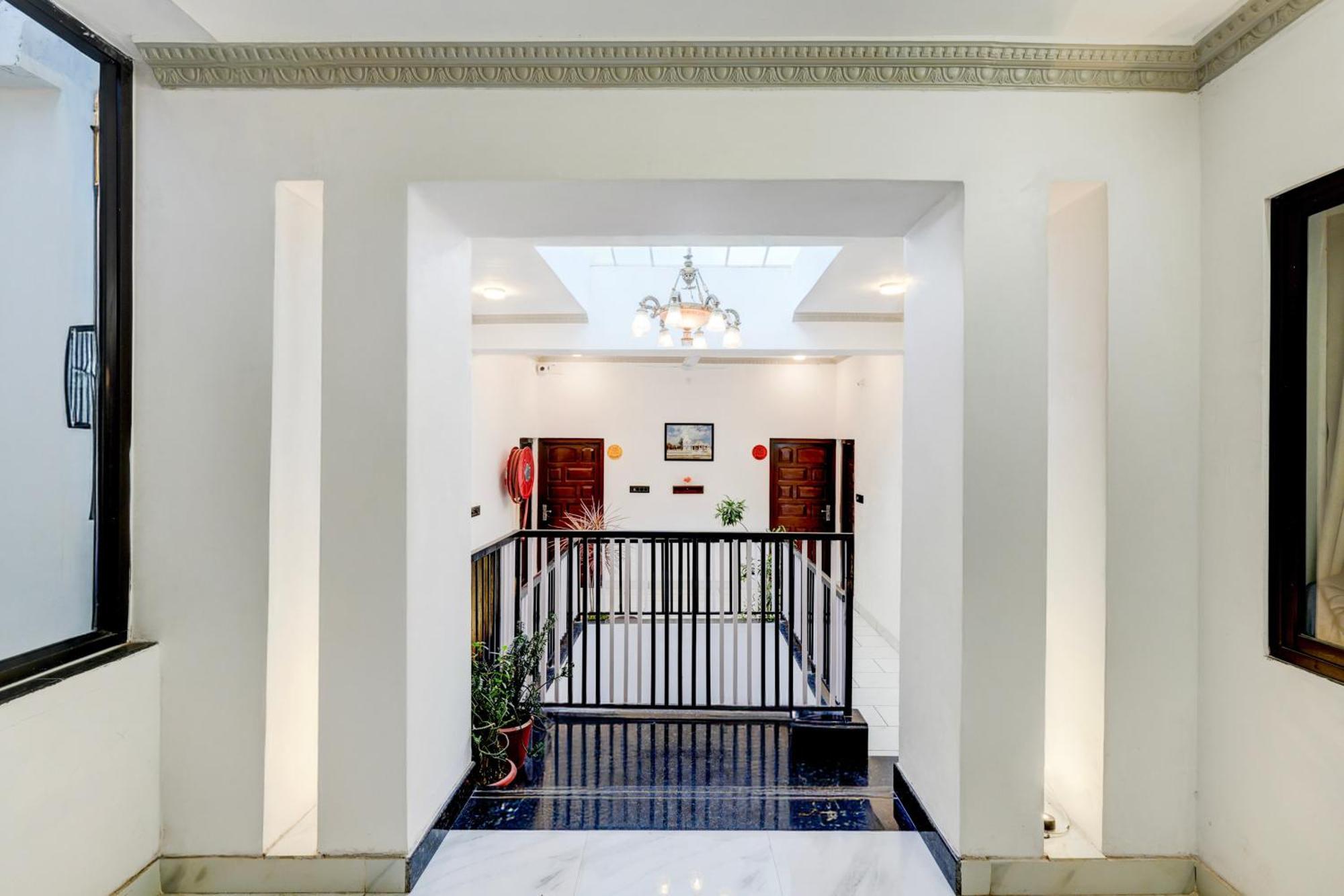 Hotel O Lake N Hill View Удайпур Екстериор снимка
